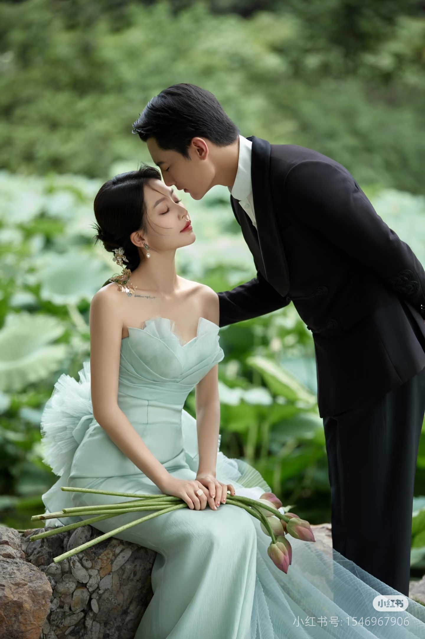 素材 荷花婚纱